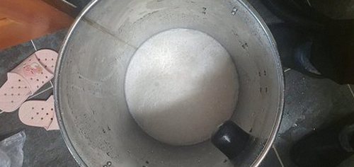 영종구 하수구막힘 배수 상태와 점검 기록을 대조해 원인을 살피는 모습